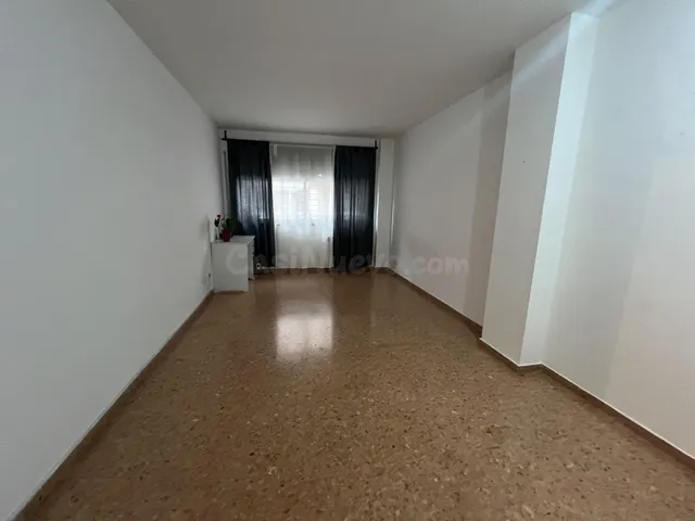 Planta baja de 3 habitaciones en el Eixample, junto a la Ram - foto 2