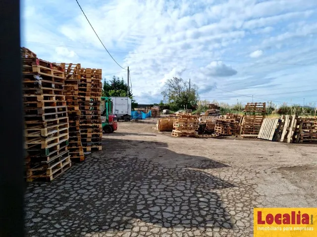 Suelo industrial con naves en alquiler, Santander - foto 2