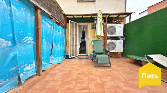 Se vende amplio y luminoso piso SIN CEDULA en planta baja co