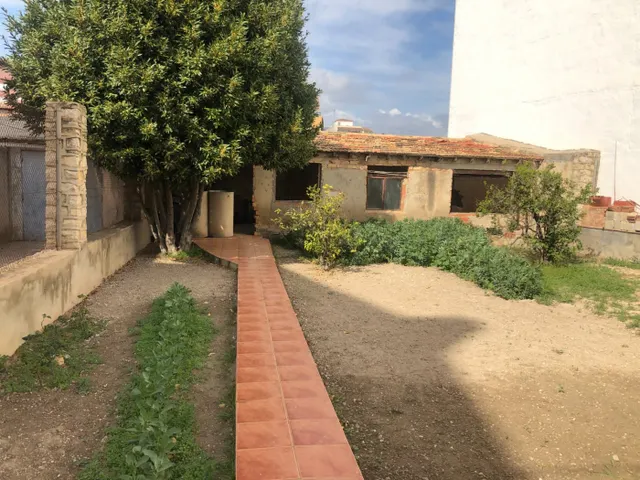 Chalet con suelo para construir apartamentos — 3