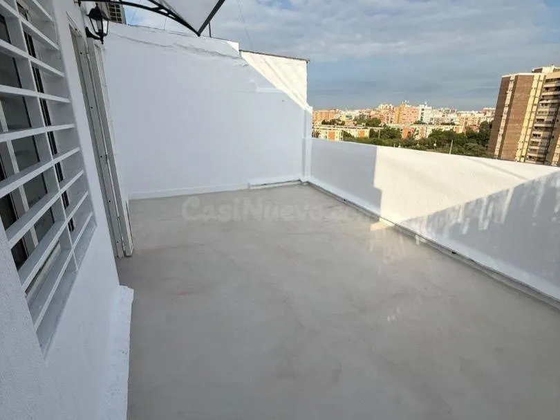 Exclusivo Ático Reformado con Terraza de 25 m2 en la misma Avenida Tres Forques