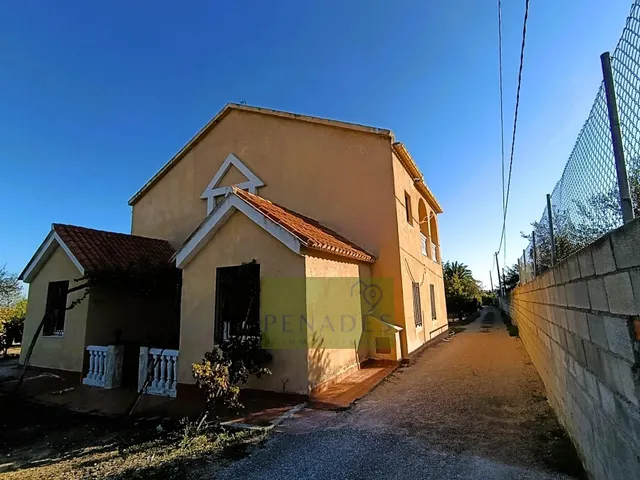 CHALET MUY CERCA DE LA POBLACION — 2