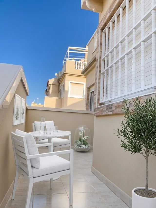 Vive el Mediterráneo desde las alturas en Pueblo Marino, Torrevieja — 13
