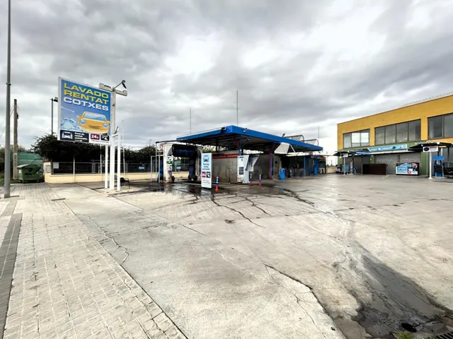 SE VENDE LAVACOCHES AUTOMATIZADO 24H CON PARCELA EN PROPIEDA