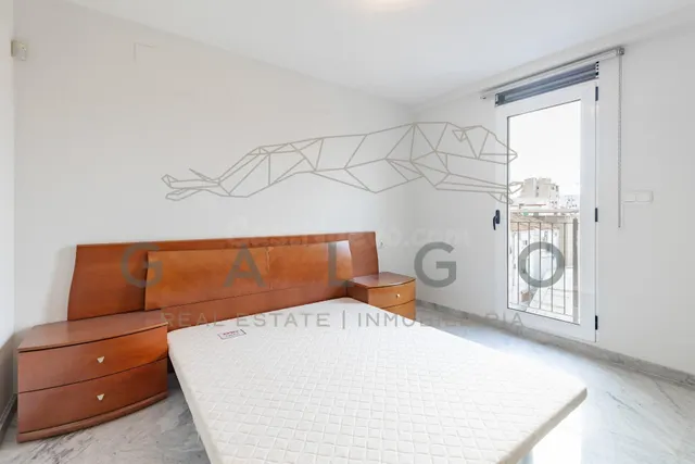 Duplex muy luminoso y listo para entrar a vivir en calle Xat - foto 4