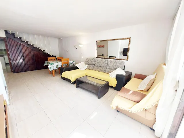 Casa Adosada con Gran Potencial a Pasos de la Playa — 26