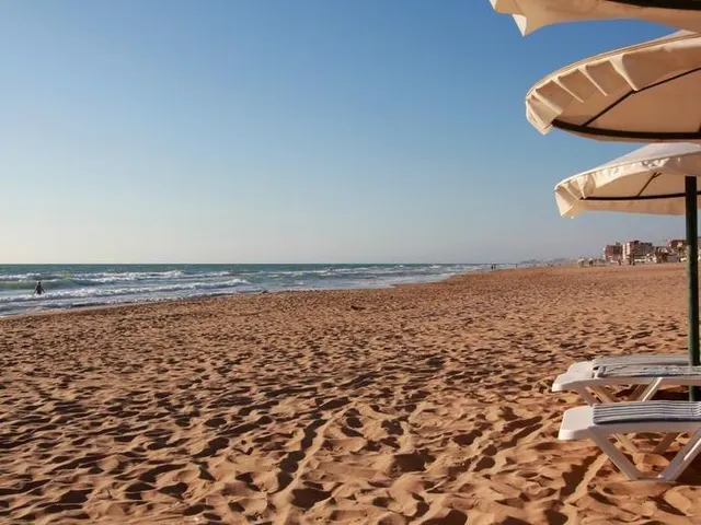 Piso renovado a pocos metros de la playa en la mejor área de Guardamar del Segura. — 37