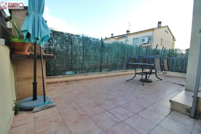 ¡CASA ADOSADA con PATIO, BARBACOA y AMPLIO GARAJE! — 6