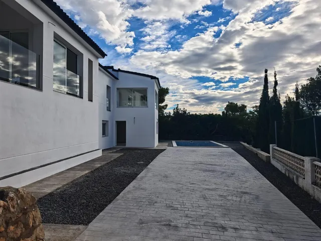 VILLA RECIEN REFORMADA CON CALIDADES DE LUJO EN ZONA MUY TRANQUILA DE ALTEA LA VELLA — 32