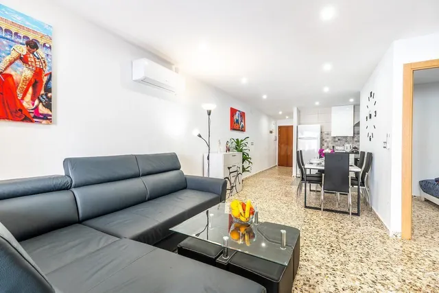 Apartamento con terraza, Alicante, Torrevieja, Playa del Cura. 3 habitaciones, 72 m2, 130 metros del mar — 3