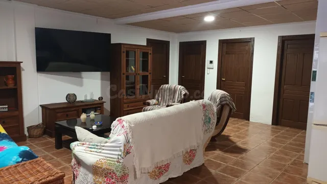 Chalet prácticamente nuevo a 2 km de Villena - foto 2