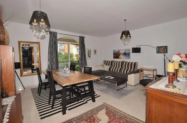 ¡Descubre este encantador piso a solo 650 metros de Puerto Marina! — 2