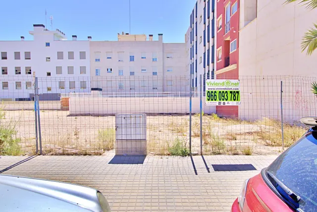 SOLAR URBANO DONDE PUEDES EDIFICAR BAJO + 5 ALTURAS !! — 2