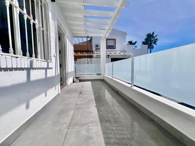 Villa de 5 dormitorios y 4 baños en San Miguel de Salinas (Alicante) — 8