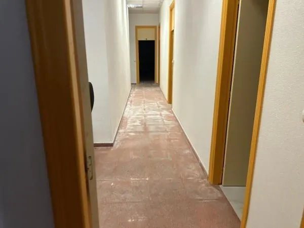 Centro de trabajo, local comercial — 18