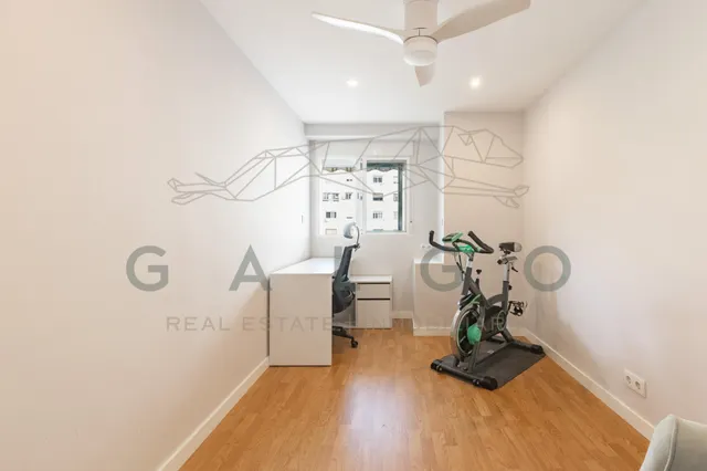 Comprar piso reformado con garaje junto a Plaza Xúquer — 44