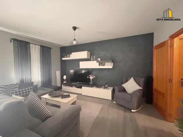 CHALET ADOSADO TOTALMENTE REFORMADO · CALIDAD, LUZ Y CONFORT — 7