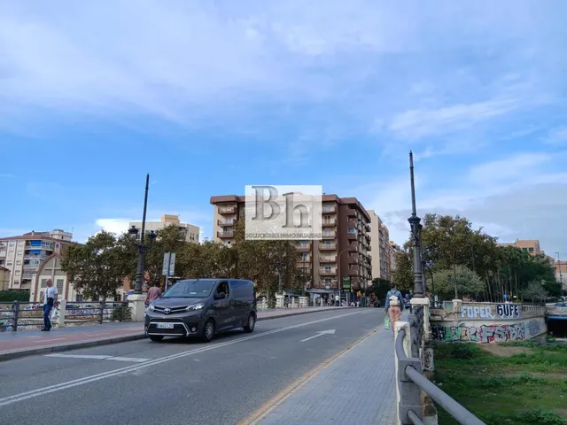 Oportunidad piso venta zona capuchinos concretamente avenida principal vistas despejadas, exterior, 4 dormitorios, 2 baños, garaje, patio, terraza, mejor ver... — 9