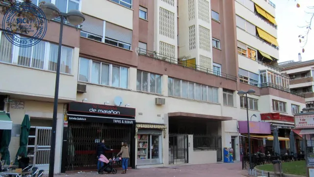LOCAL ENTRESUELO CON OFICINAS FRENTE PLAZA DOCTOR MARAÑÓN