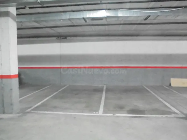 PLAZA DE GARAJE PARA COCHE GRANDE Y MOTO!!! - foto 4