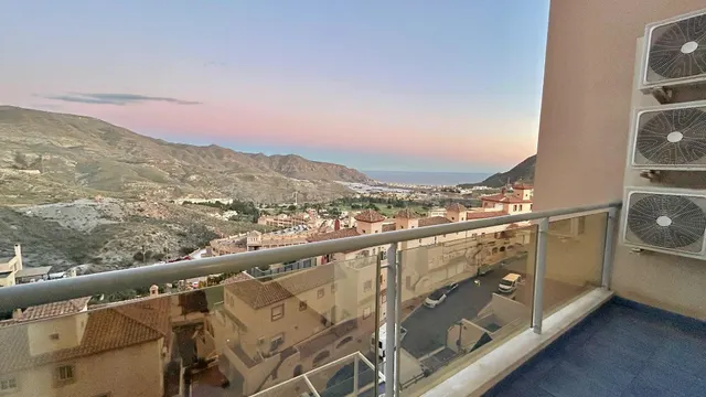 Piso reformado con vistas al mar y licencia turística en La  - foto 2