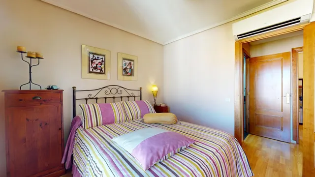 Última planta con balcón, mucha luz y vistas despejadas en calle Aragón — 21