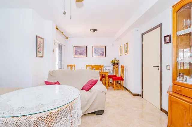 Chalet adosado en Salobreña playa, urb. privada con piscina y jardines. — 40