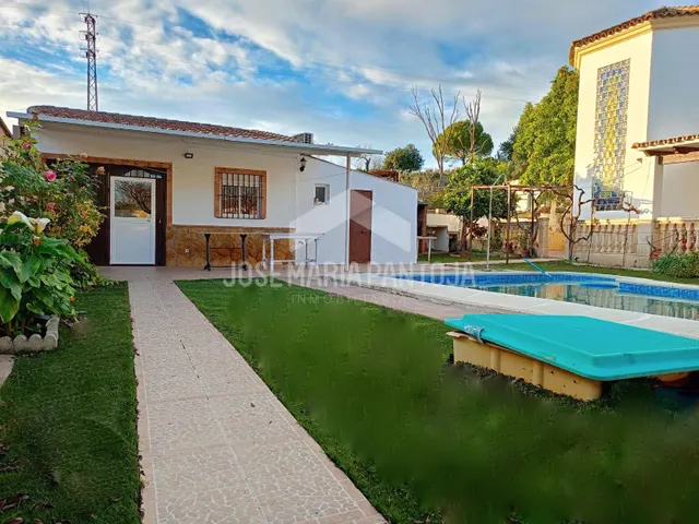 CHALET CON PISCINA EN JUNTA DE LOS RIOS — 40