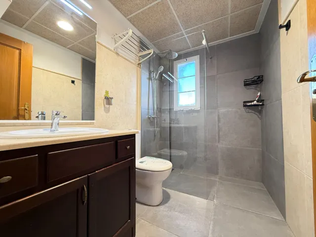 Bungalow con jardín privado, garaje y piscina comunitaria en Santa Pola — 22