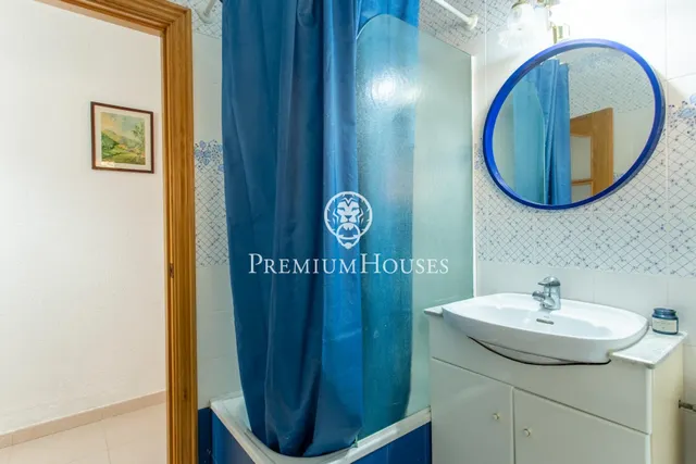 Casa independiente con piscina interior y jardín en venta en Calella — 14