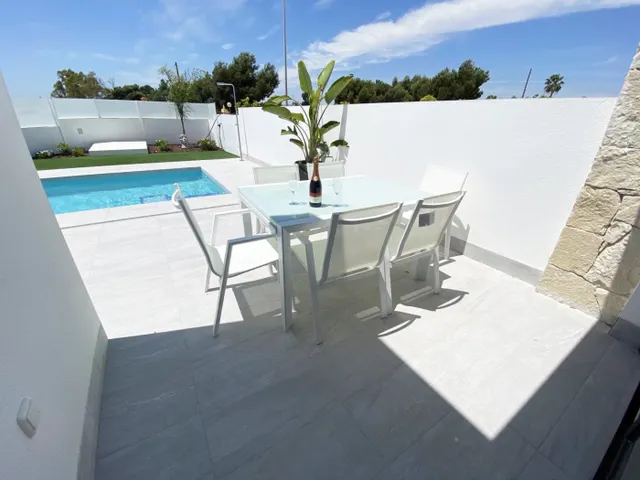 CHALET DE DISEÑO INDEPENDIENTE CON PISCINA — 17