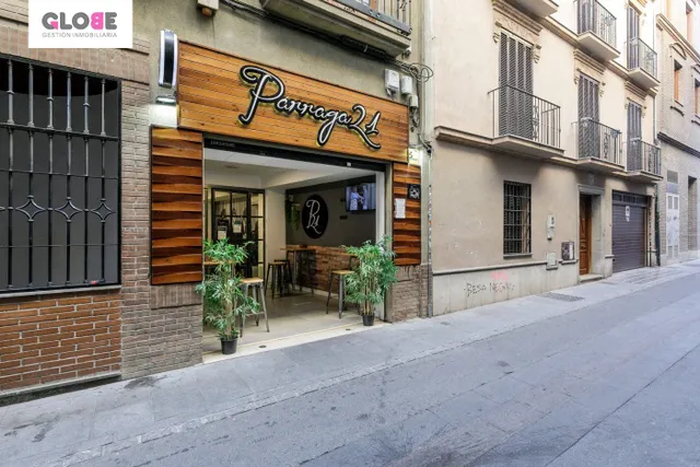 ESTUPENDO LOCAL EN EL CENTRO DE LA CAPITAL — 13