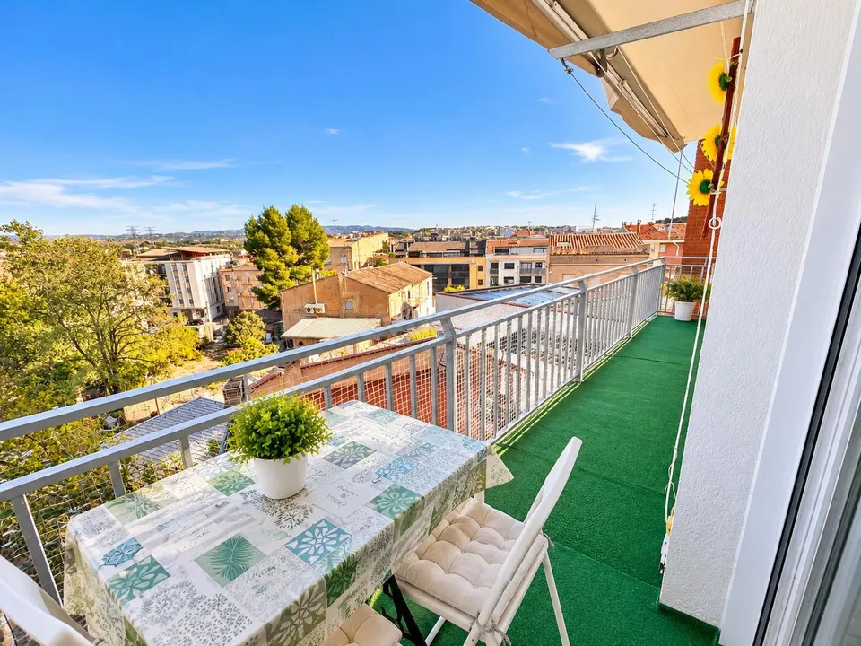 Piso 3 habitaciones junto a Les Bases de Manresa! Exterior y listo para entrar a vivir