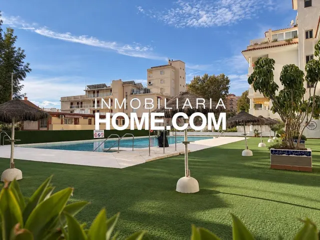 Espectacular apartamento con terraza, piscina y licencia turística en segunda línea de playa en La Carihuela, Torremolinos — 3