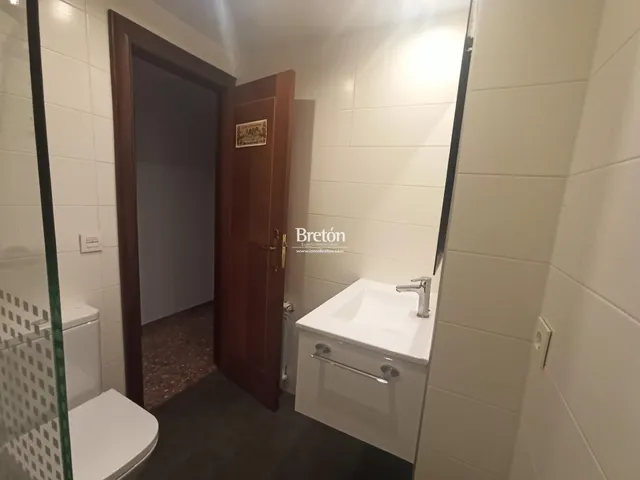 Interesante piso con plaza de garaje y trastero junto a Avenida Goya. — 13