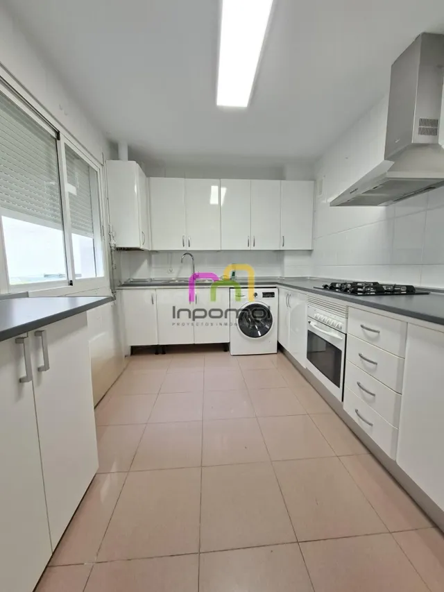 ¡¡APARTAMENTO EN ALQUILER SIN MUEBLES EN PLENO CENTRO!! - foto 4