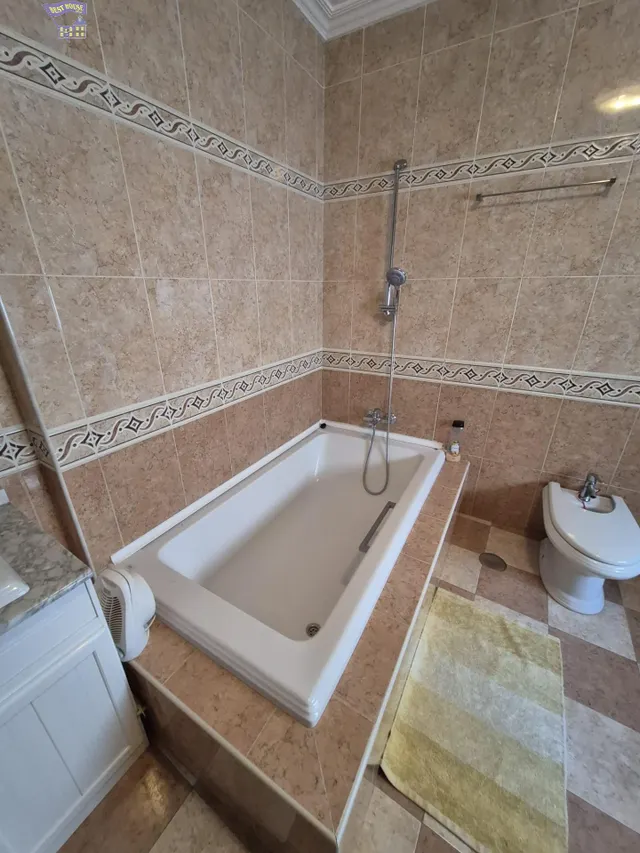 SE VENDE CASA EN ZONA CENTRO — 29