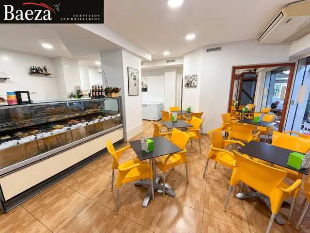 Traspaso de heladería-cafetería totalmente equipada — 3