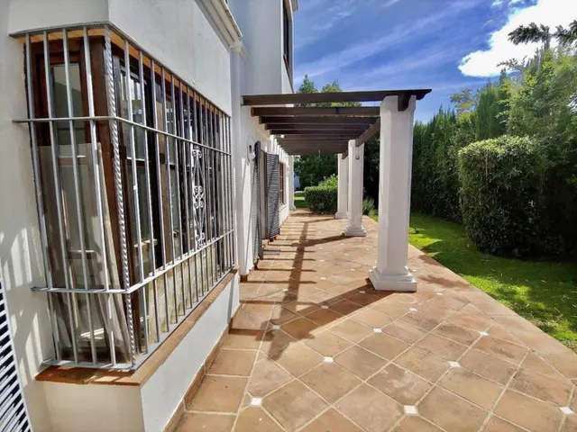 EXCLUSIVA VILLA CORTIJO EN GUADALMINA BAJA - MARBELLA - foto 4