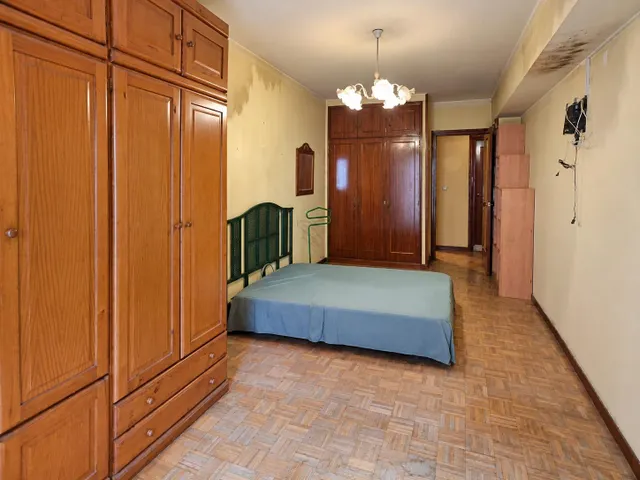 Piso con garaje, balcón y salón en dos alturas en la calle rosal, Oviedo — 29