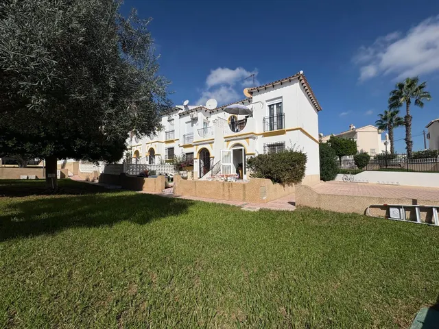 BUNGALOW PLANTA BAJA EN URB. MIRADOR DEL MEDITERRÁNEO CON JA