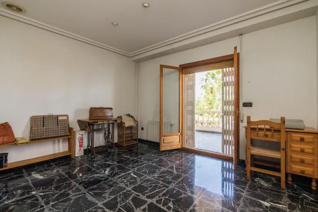 ESPECTACULAR CHALET EN ZONA CIUDAD JARDIN — 38