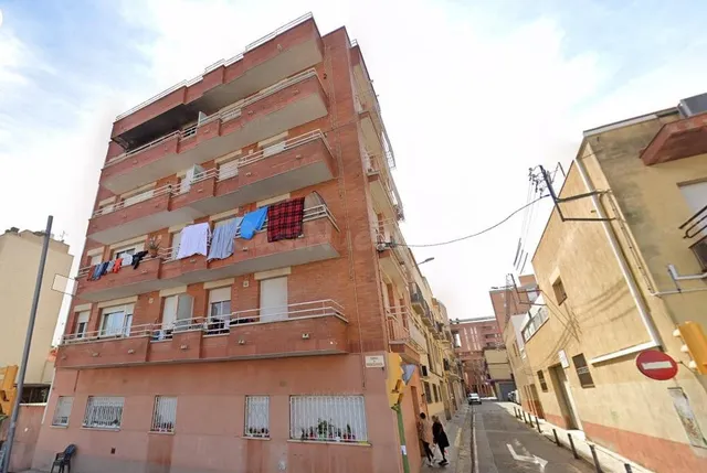 Se vende PISO OKUPADO en Calle de Sierra Nevada Nº 30 Sabade - foto 3