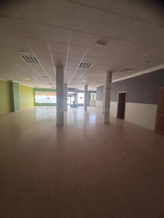 EN VENTA AMPLIO BAJO COMERCIAL EN PONTECESURES - foto 5