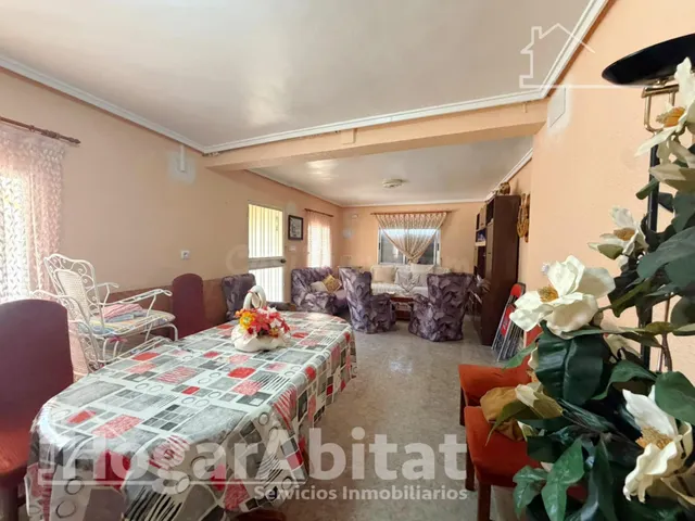 CHALET CON PISCINA, GARAJE Y TERRAZA - foto 5