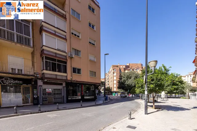 Piso para reformar junto a Plaza Einstein – 3 dormitorios y vistas despejadas — 33