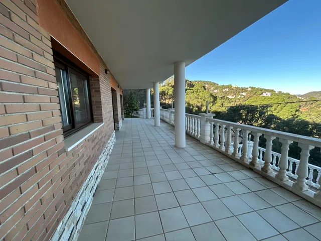 Espaciosa casa con impresionantes vistas a la montaña — 22