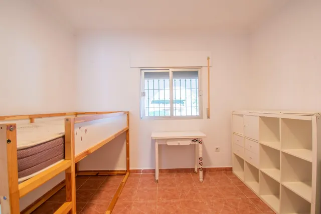 Venta de chalet en las mogarizas con 1125 metros de parcela urbano — 28