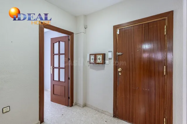 Espacio, luz y comodidad en una vivienda con grandes posibilidades en zona Alcampo — 4