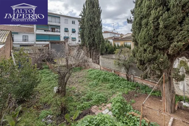 Casa con Parcela a Reformar en Granada — 28